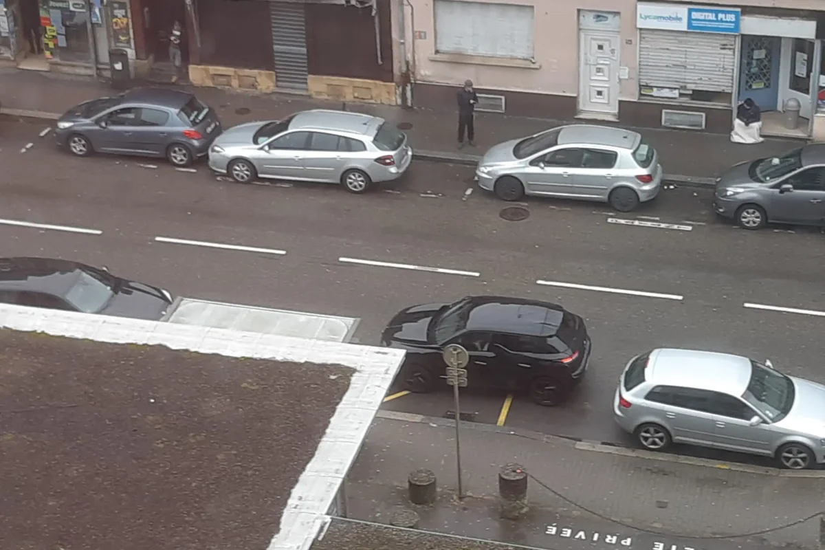 Avenue Aristide Briand avant